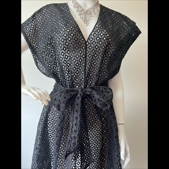 BANANA REPUBLIC Eyelet Dress with Tie Belt - Picture 3 of 10